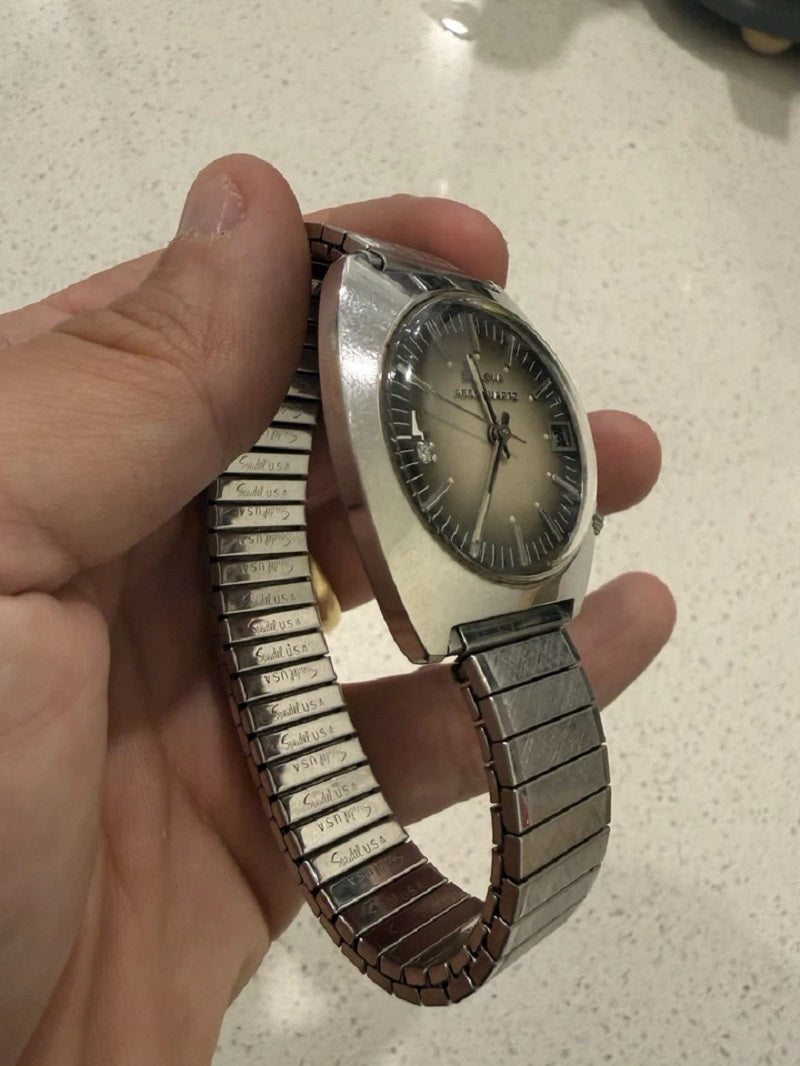 Bulova Diamond Vintage 1970’s Accuquartz Diamond Sunburst Dial Watch