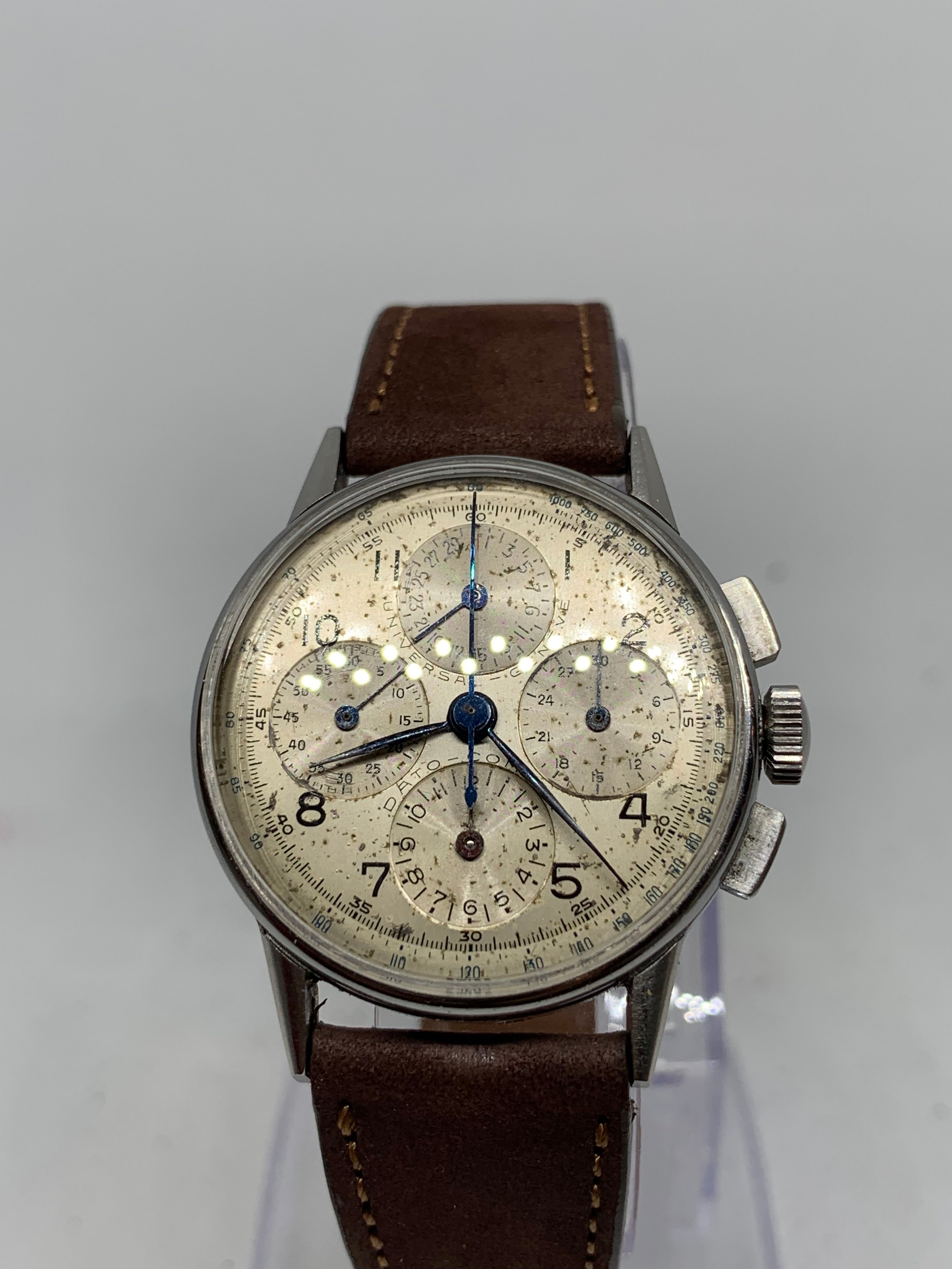 Universal Genève Compax Dato Compax 22530 c. 1950 – Windsor Jewels