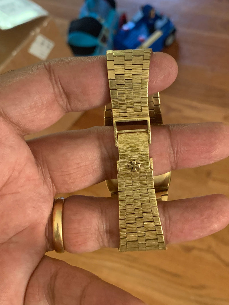 Vacheron Constantin Vintage 18 Karat Yellow Gold Vacheron Constantin Model 2045 Ultra Thin