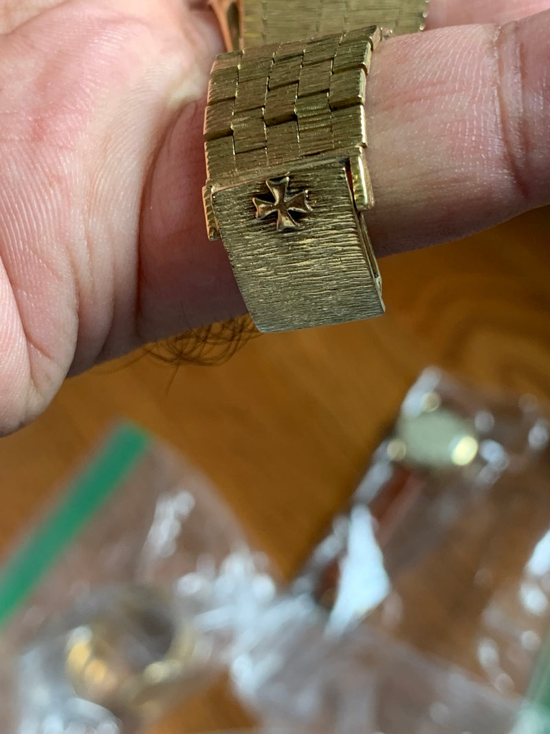 Vacheron Constantin Vintage 18 Karat Yellow Gold Vacheron Constantin Model 2045 Ultra Thin