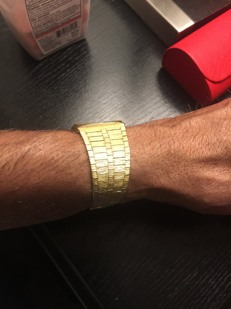 Vacheron Constantin Vintage 18 Karat Yellow Gold Vacheron Constantin Model 2045 Ultra Thin