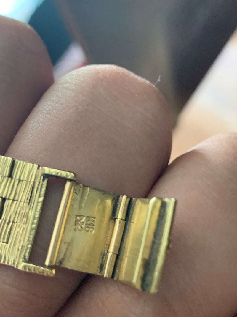 Vacheron Constantin Vintage 18 Karat Yellow Gold Vacheron Constantin Model 2045 Ultra Thin