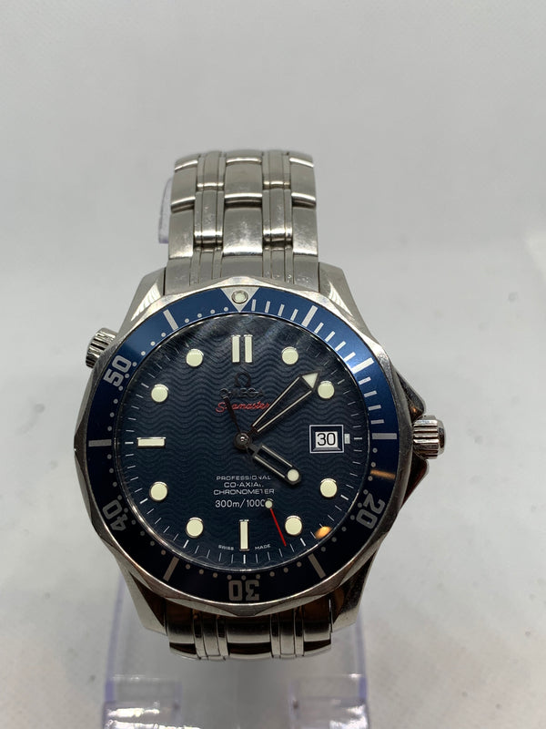 Omega Seamaster Diver 300 M Red Seamaster Professional 300M Co-Axial Automatic Blue Dial 41MM Ref 2220.80 . Excellent with Box and Authentication Card