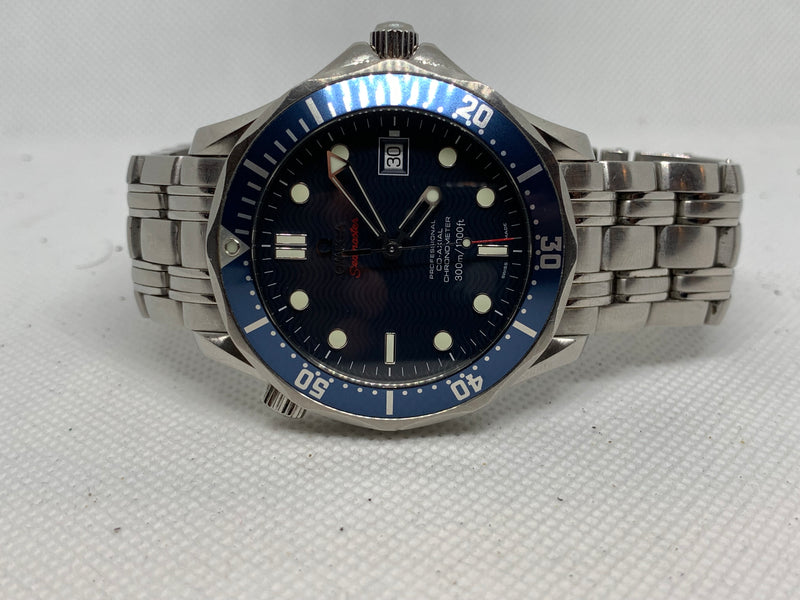 Omega Seamaster Diver 300 M Red Seamaster Professional 300M Co-Axial Automatic Blue Dial 41MM Ref 2220.80 . Excellent with Box and Authentication Card