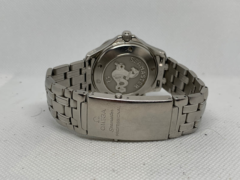 Omega Seamaster Diver 300 M Red Seamaster Professional 300M Co-Axial Automatic Blue Dial 41MM Ref 2220.80 . Excellent with Box and Authentication Card