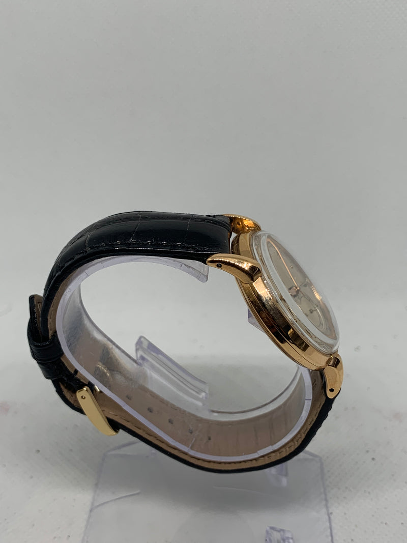 Movado Vintage Triple-Calendar in 18kt Solid Rose Gold from 50s Excellent Condition Fancy Lugs