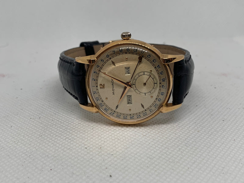 Movado Vintage Triple-Calendar in 18kt Solid Rose Gold from 50s Excellent Condition Fancy Lugs
