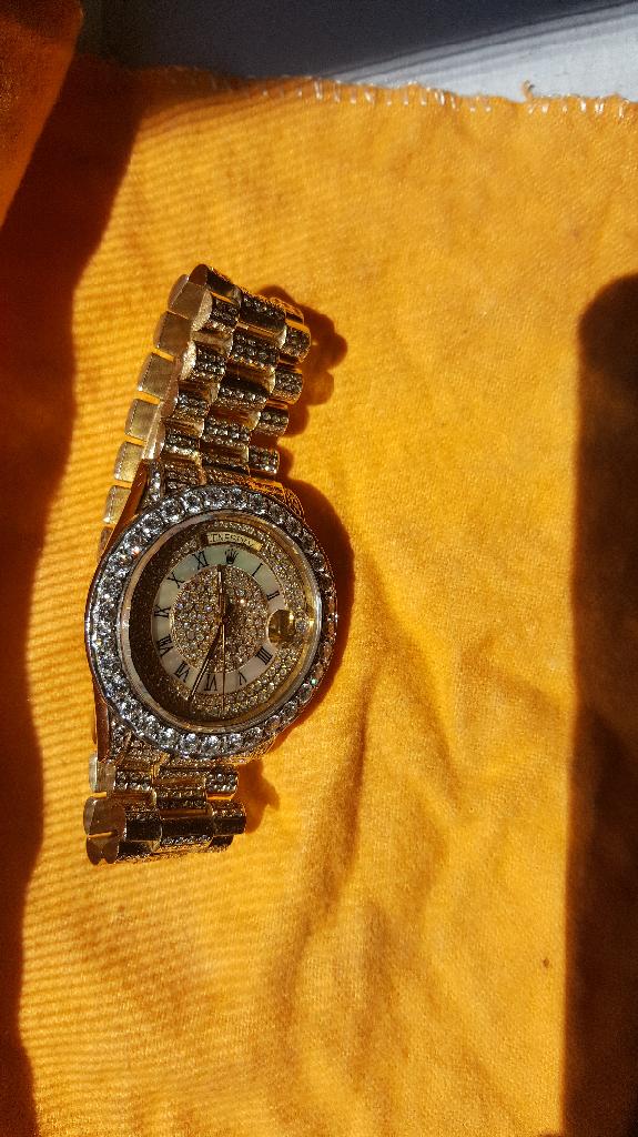 rolex day-date 36 president iced out / full diamonds with black with diamond dial